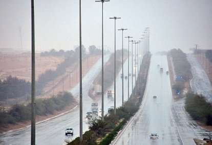 توقعات باستمرار ظهور السحب الركامية المتسببة بهطول الأمطار في معظم المناطق 