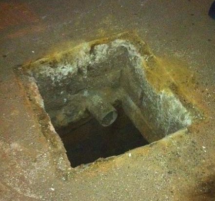 «حفرة مجاري» مغطاة بـ«أبلاكاش» تُنهي حياة عشريني بالرياض «حفرة مجاري» مغطاة بـ«أبلاكاش» تُنهي حياة عشريني بالرياض