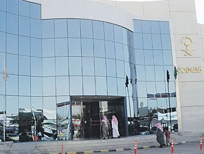 العمل تطرح جميع الوظائف الشاغرة عبر موقعها الإلكتروني لصد باب المحسوبية 