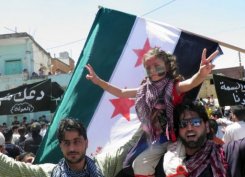 المراقبون الدوليون يتفقدون مكان مجزرة القبير في ريف حماة الجمعة المراقبون الدوليون يتفقدون مكان مجزرة القبير في ريف حماة الجمعة
